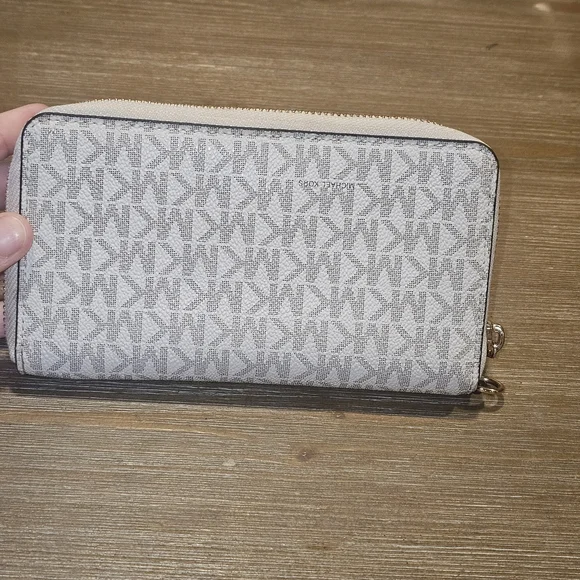 Michael Kors Gray Monogram Wallet - Picture 2 of 10